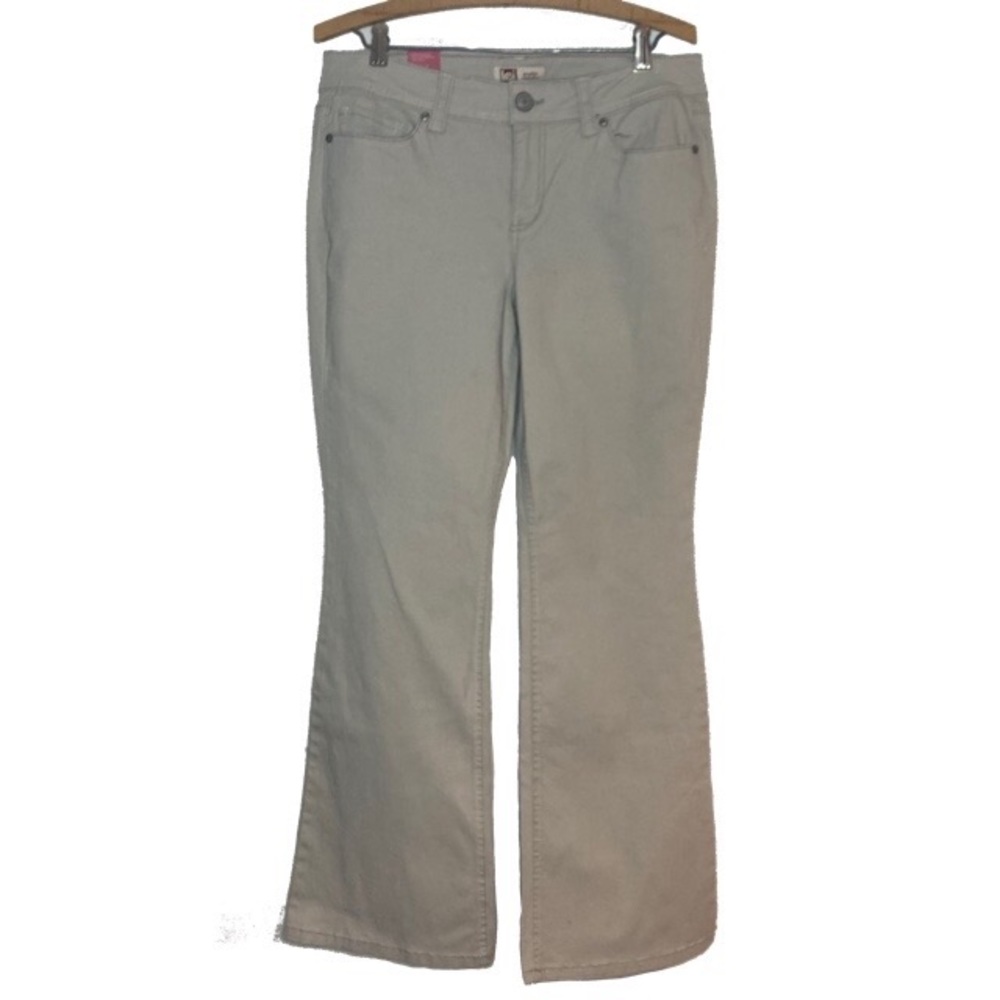 NWT - Juniors LEI Sophia Hipster Flare Khaki color Jeans Size 11 Short